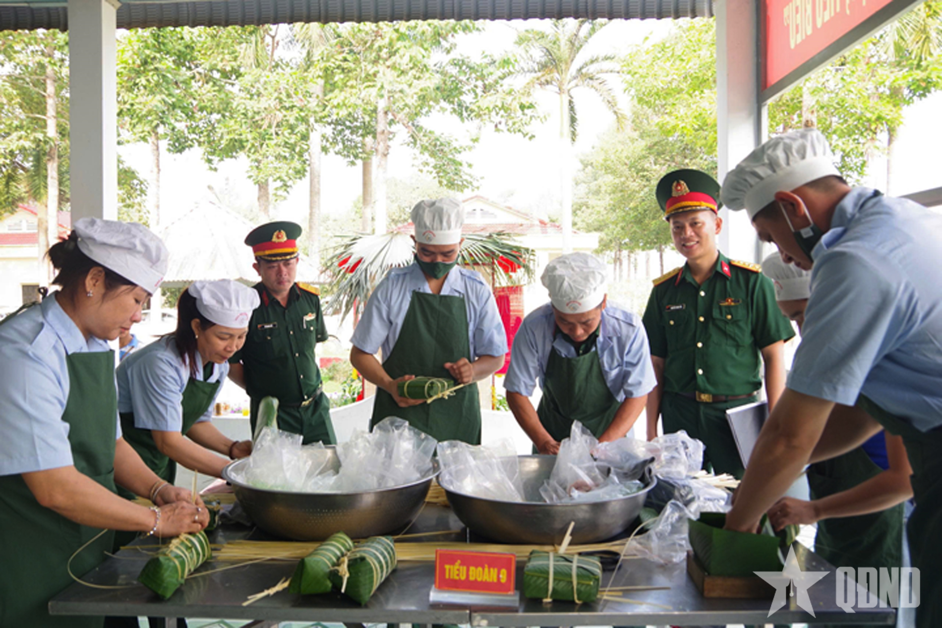 Sư đoàn 5 (Quân khu 7): Hội thi gói bánh chưng, nấu ăn, bày cỗ Tết